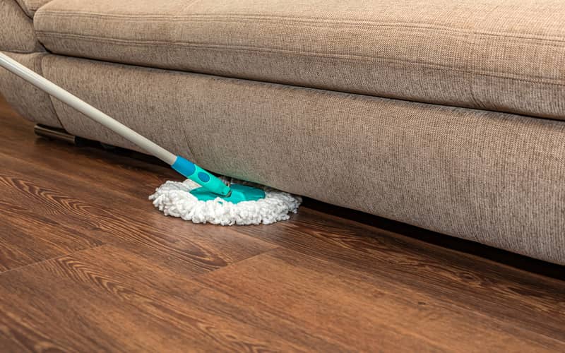 using mop for cleaning vinyl floor