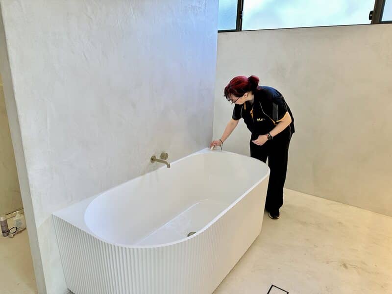 River cleaning the bathtub in a spacious bathroom
