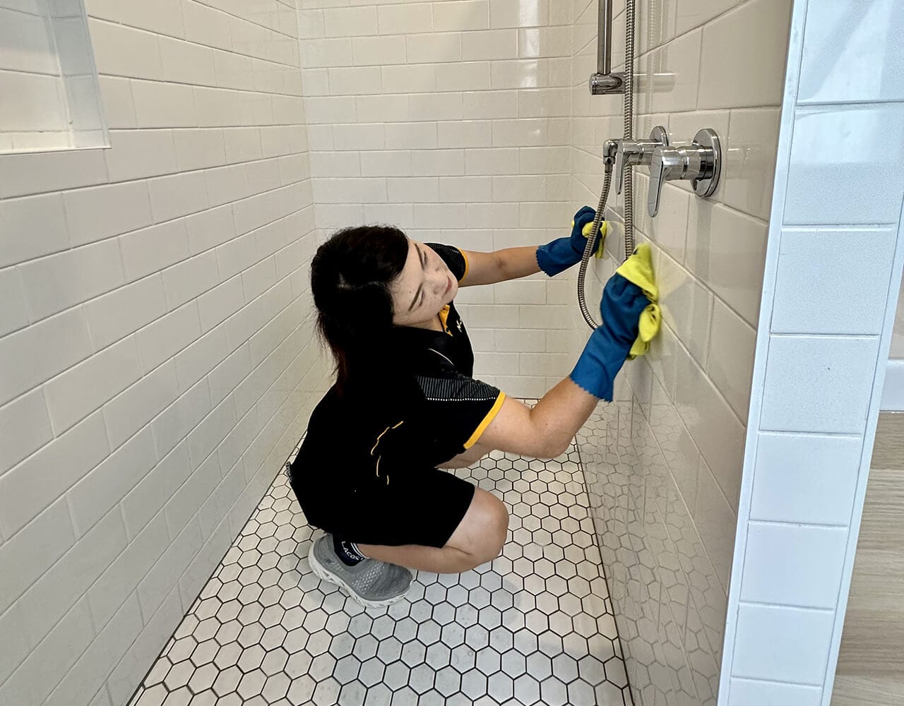 Shinobu cleaning shower