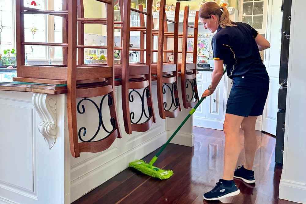Maid2Match professional mopping floor
