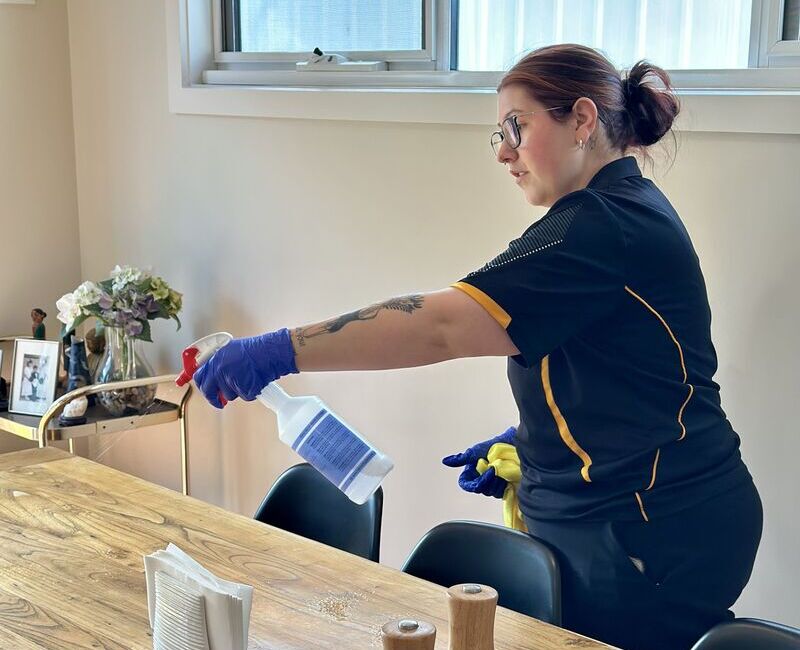 Geelong-professional-cleaner-cleaning-wooden-table Maid2Match Geelong House Cleaning professional cleaner Paris cleaning a wooden table