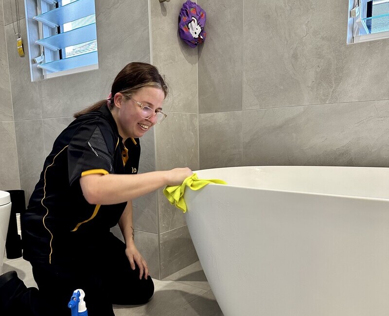 Gold-Coast-DVA-cleaner-Kirsten-cleaning-bathtub Maid2Match Gold Coast DVA professional cleaner Kirsten cleaning bathtub