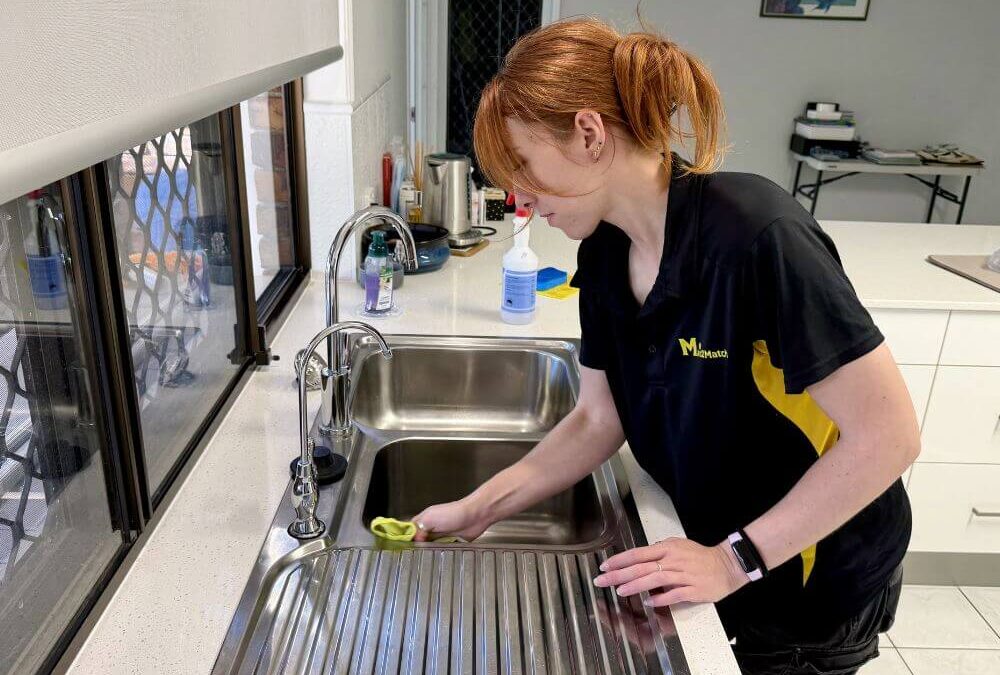 How To Clean A Kitchen Sink And Drain