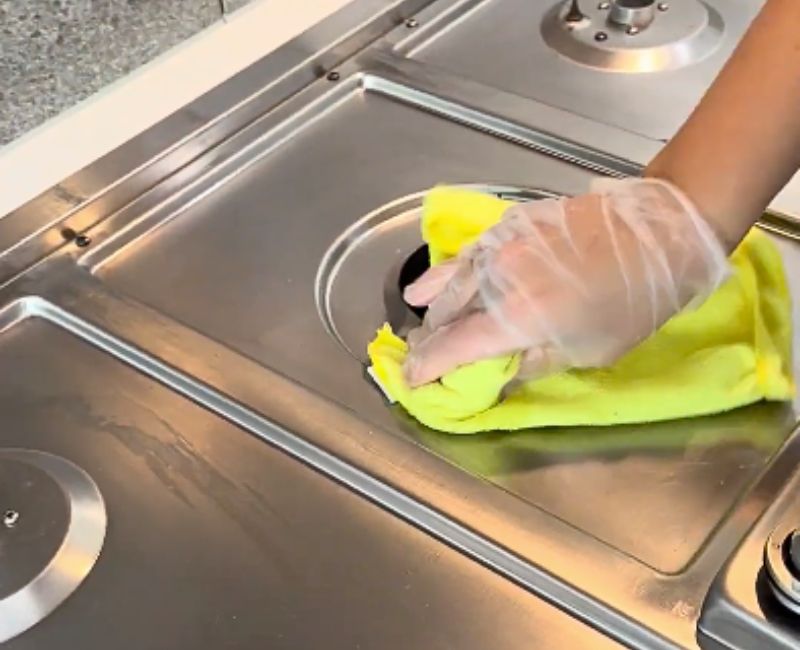 Maid2Match expert cleaner cleaning stove top surface