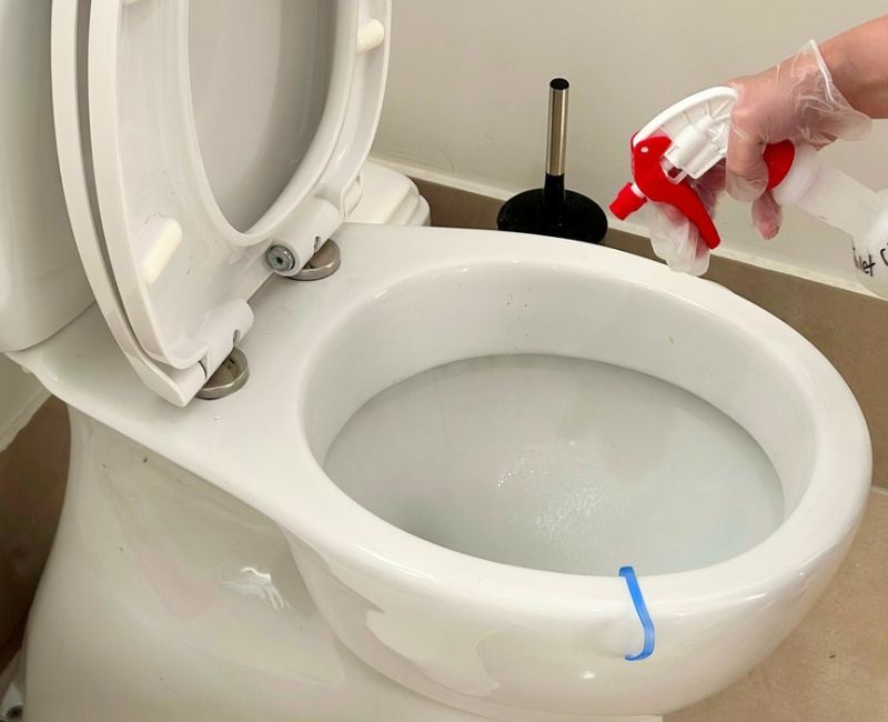 Using bleach solution to clean toilet bowl
